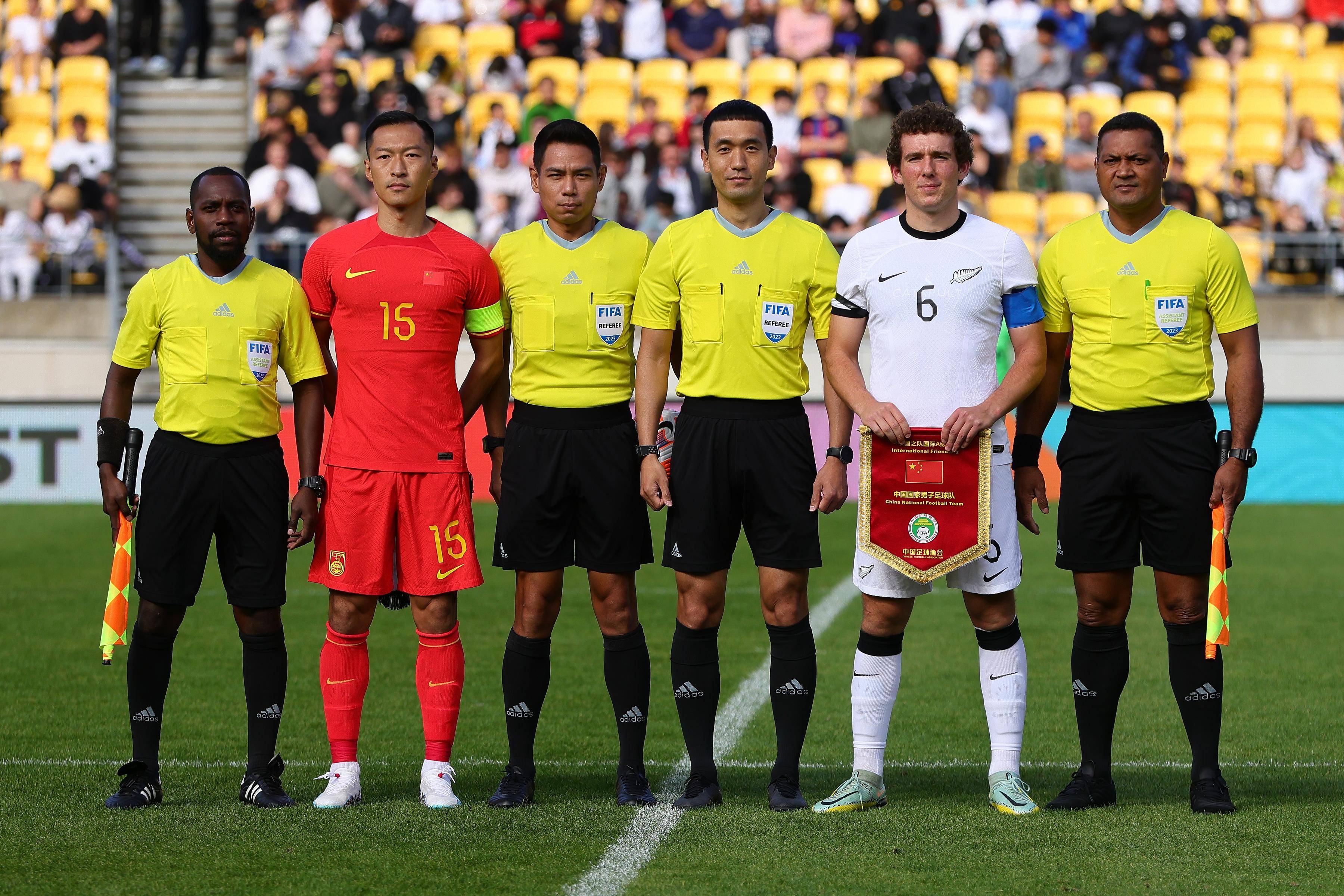 那不勒斯打破进球荒，波尔图球迷集体高唱助威的简单介绍