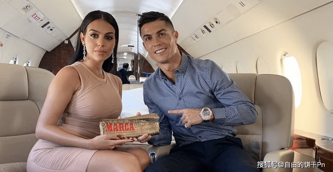 关于VAR判罚再引争议，阿贾克斯对阵C罗裁判判点引发巨大争议的信息